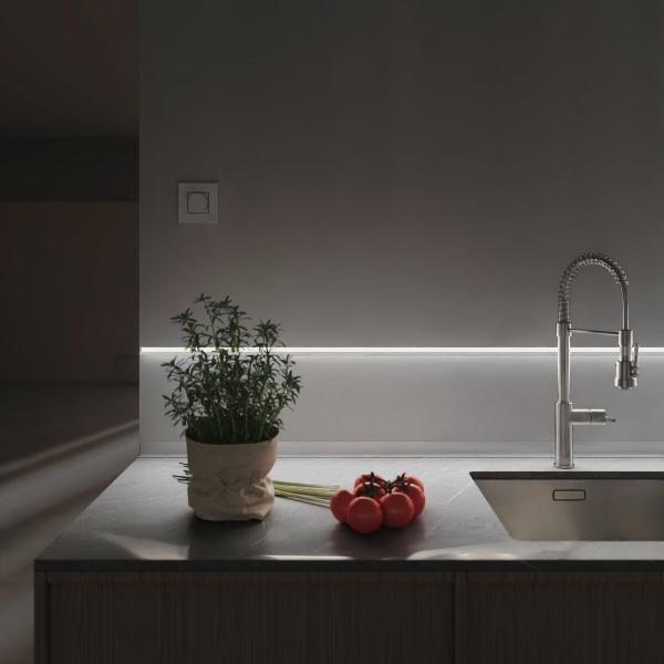 moderne Lichtakzente an Wand und Decke